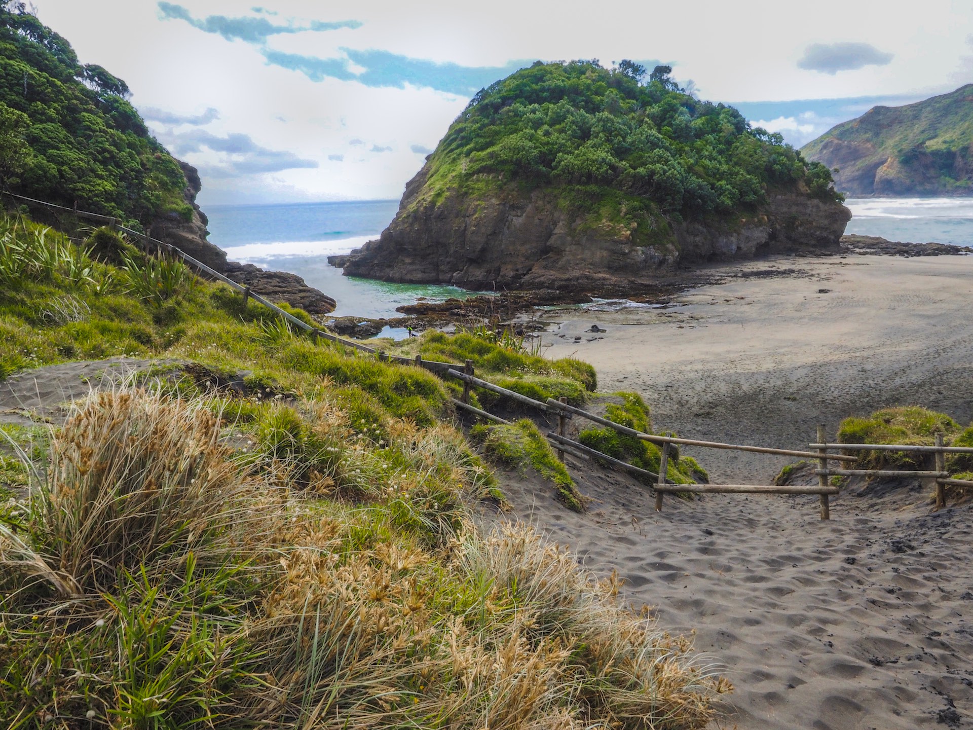 Bethells Beach Hills